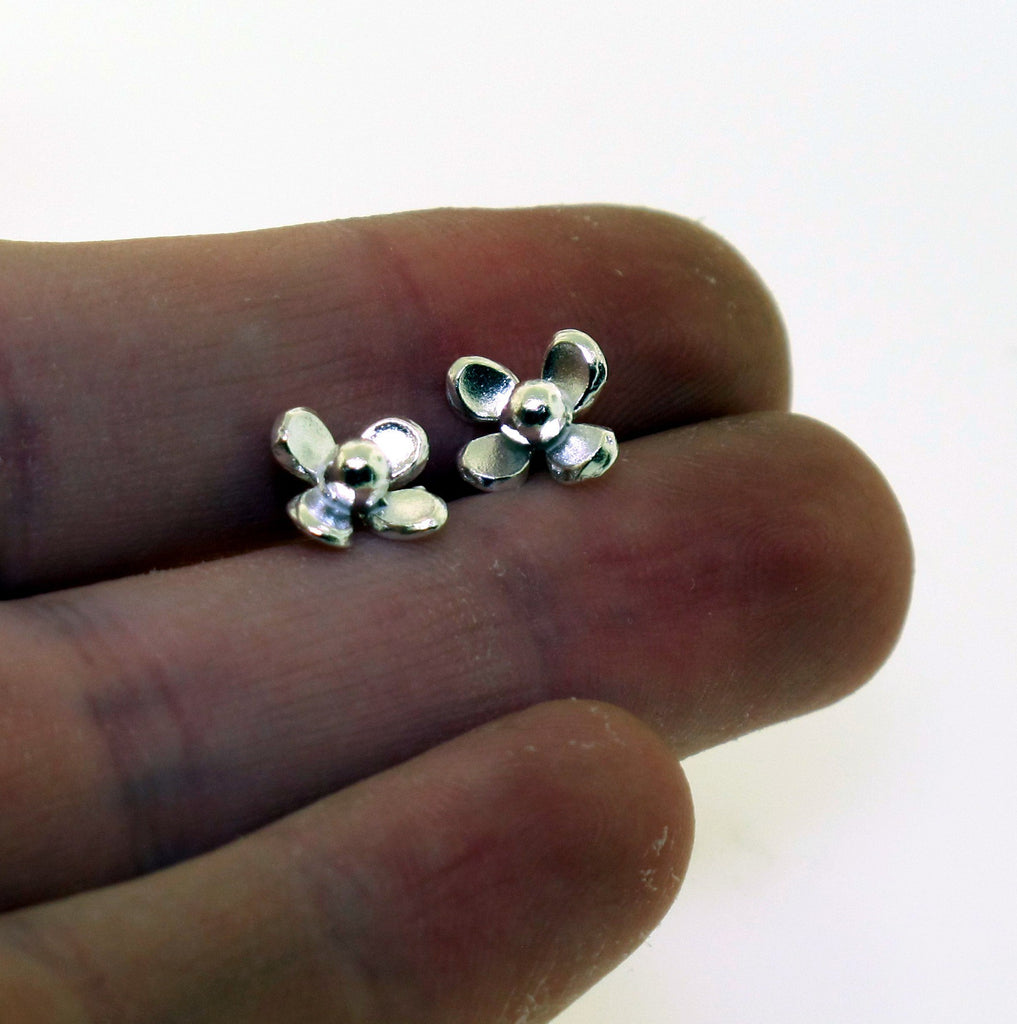 silver flower stud earrings